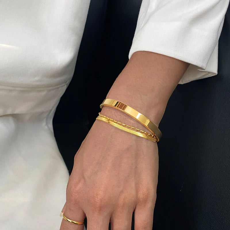 18k Gold Charm Bracelet: Exploring the Beauty