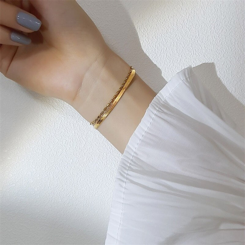 thin chain bracelet